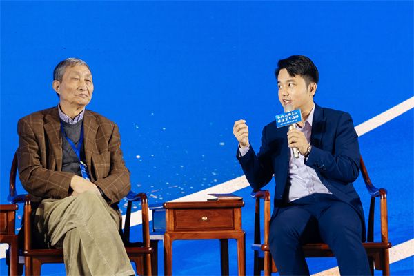 全联艺术红木家具专业委员会执行会长、品牌红木创始人、CEO林伟华发表看法