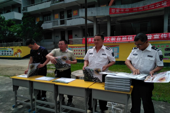 18d1cf0bb835d160425b112f86b2ce1