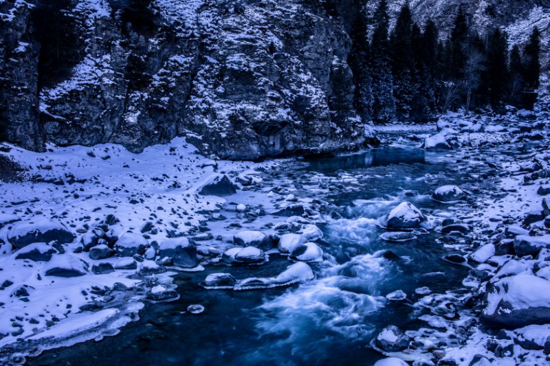 6D9A5498 河流这样湍急，同我一起游向远方惠特曼《过布鲁克林渡口》流出天山的金沟河 2023年12月沙湾双龙沟