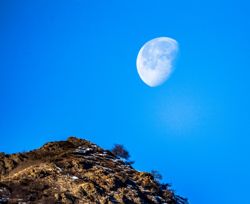 DN8E2732 12月的残月 2023年 新疆沙湾