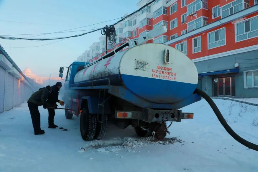 集中供熱車間鍋爐全部投入運行,換熱站值機員定時上報設備運行數據